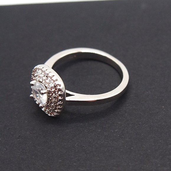 Stunning Ladies Halo Bridal Ring .925 Solid Sterling Silver - Picture 13 of 13